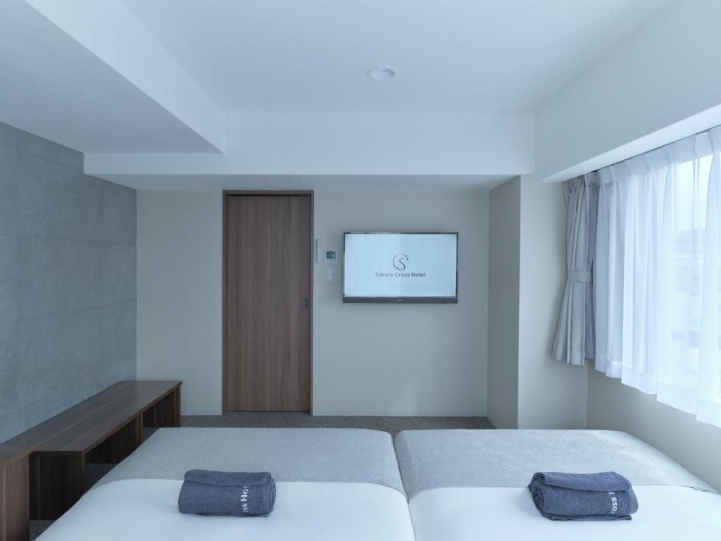 Postel nebo postele na pokoji v ubytování Sakura Cross Hotel Kyoto Kiyomizu