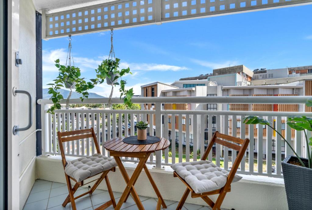 Μπαλκόνι ή βεράντα στο Northshore Haven- Steps from the Esplanade