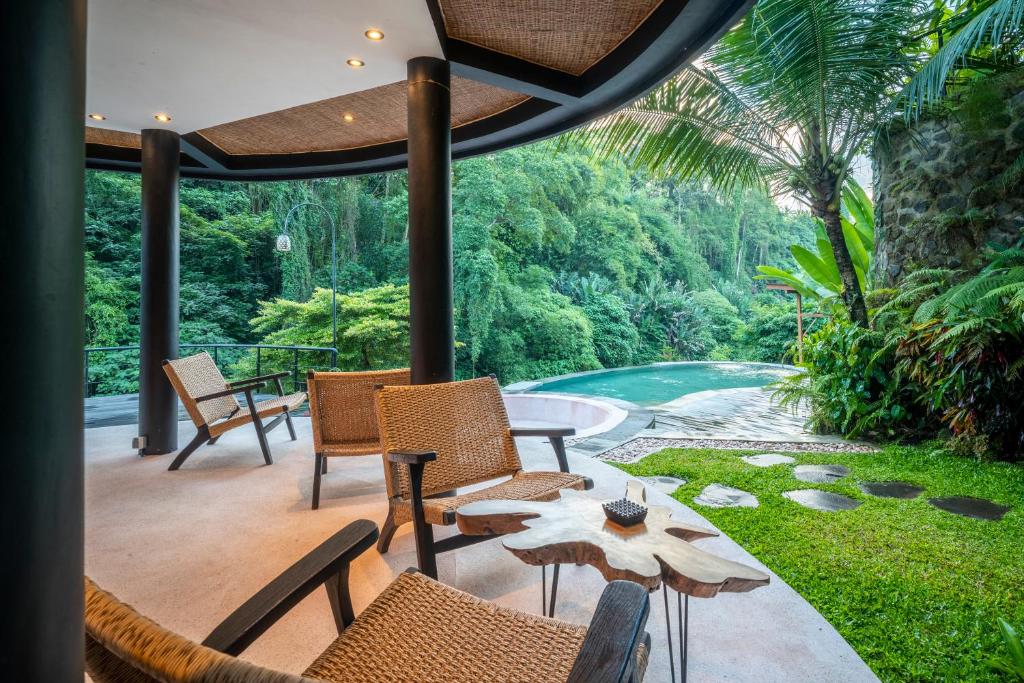 Bazén v ubytování Kadewa Retreat Ubud - Adults Only nebo v jeho okolí