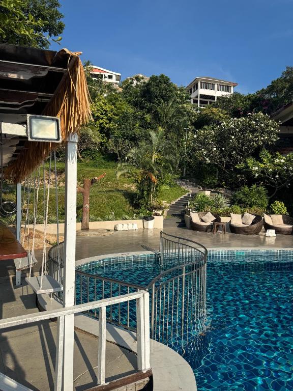 Bazén v ubytování Pinnacle Koh Tao Resort nebo v jeho okolí