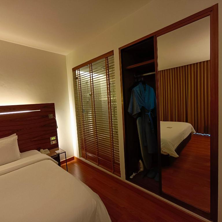 Postel nebo postele na pokoji v ubytování Sacha's Hotel Uno
