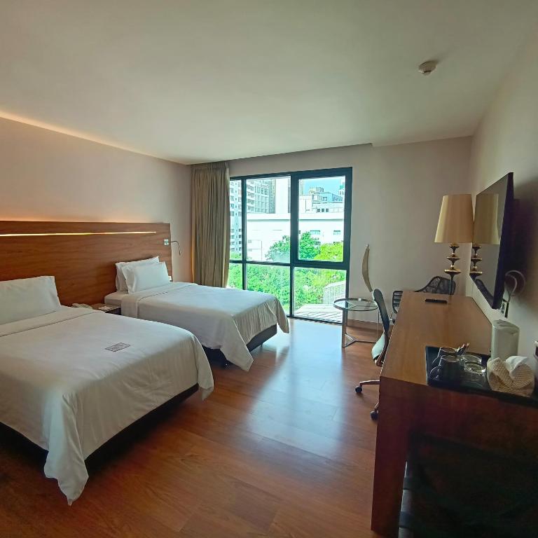 Postel nebo postele na pokoji v ubytování Sacha's Hotel Uno