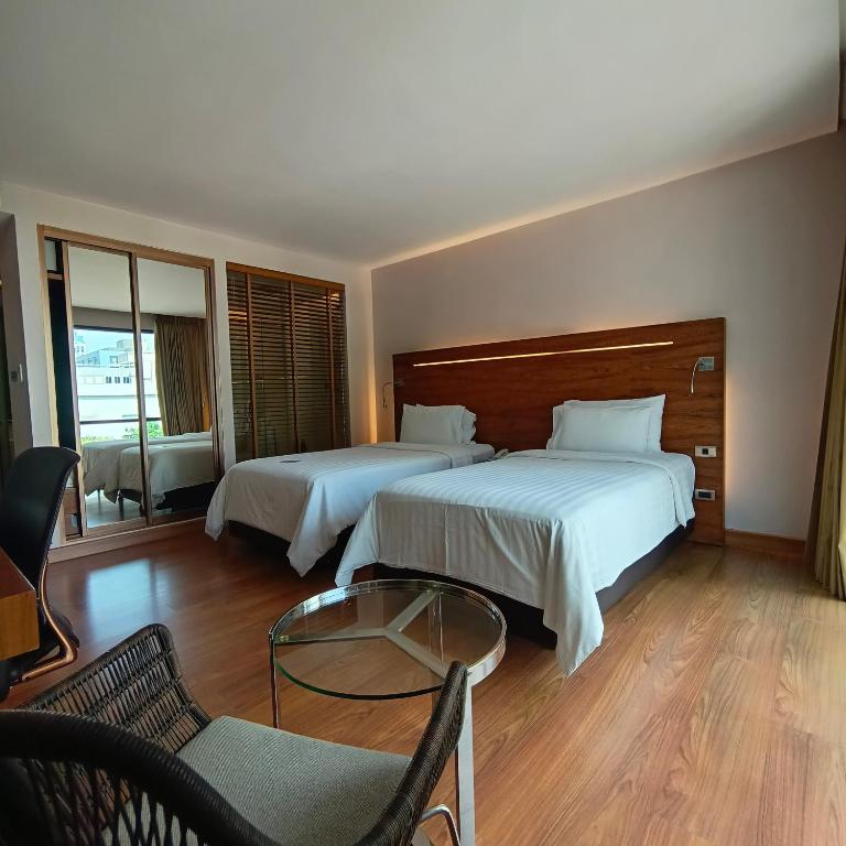 Postel nebo postele na pokoji v ubytování Sacha's Hotel Uno