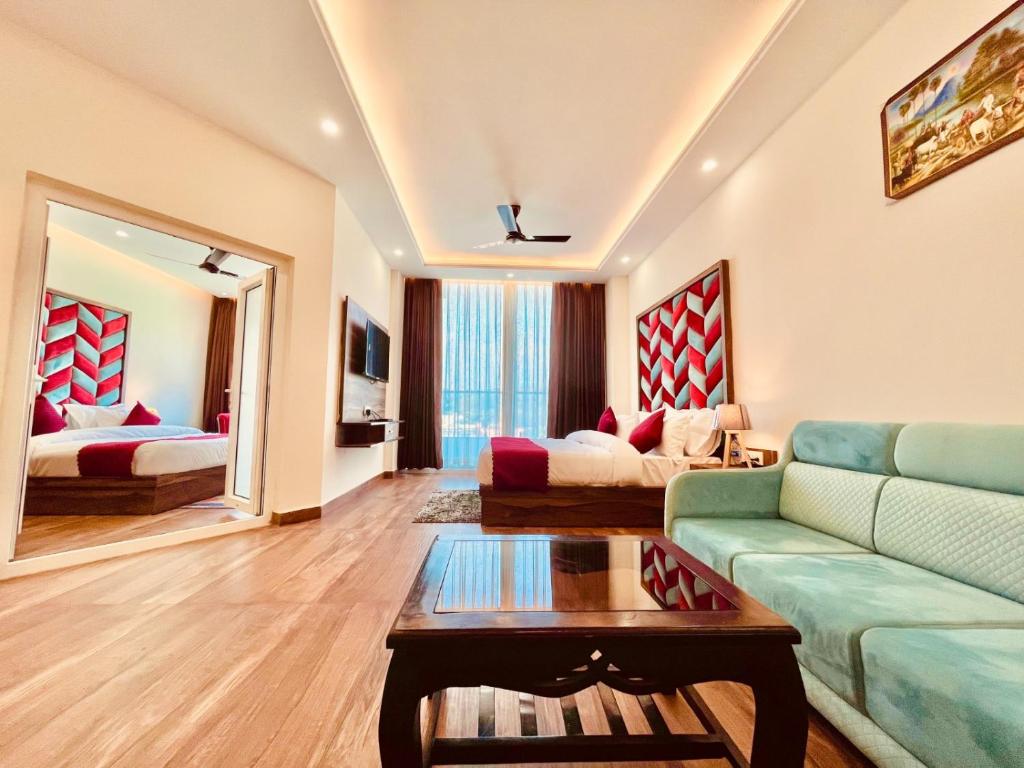 Posezení v ubytování Hotel Ganges Blossam, Top Rated & Most Awarded Hotel In Haridwar
