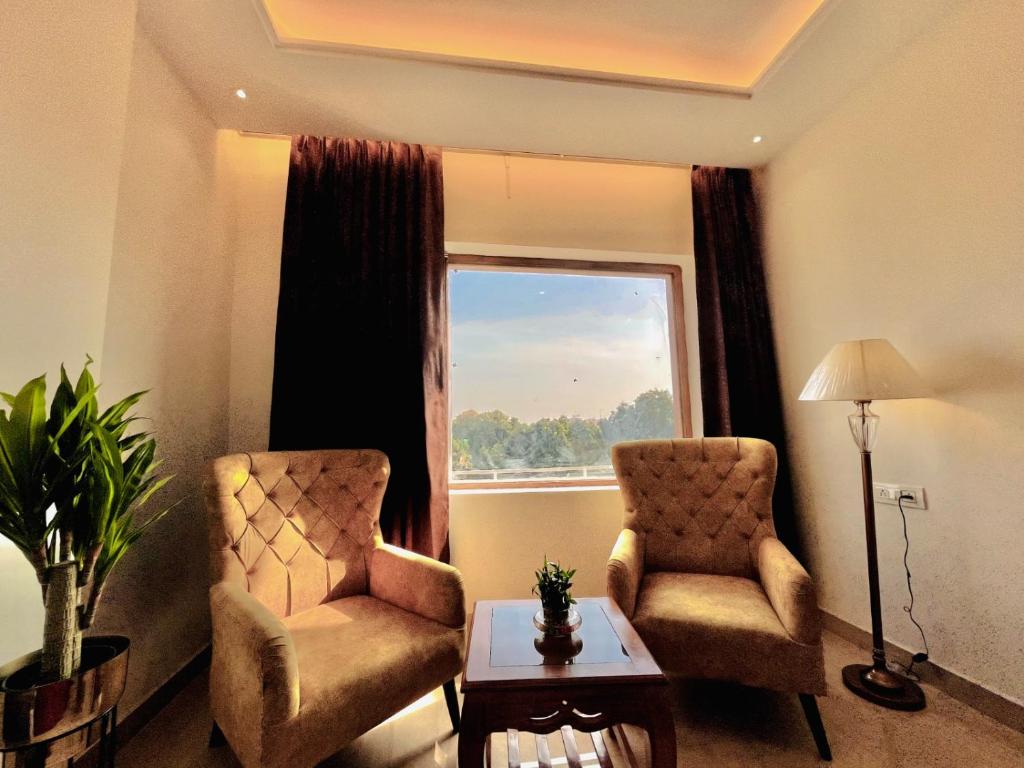 Posezení v ubytování Hotel Ganges Blossam, Top Rated & Most Awarded Hotel In Haridwar