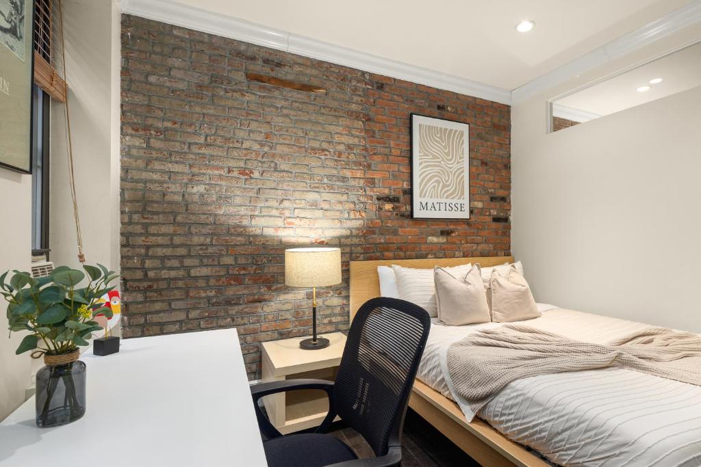 Postel nebo postele na pokoji v ubytování Hudson Yard comfort in the heart of Manhattan