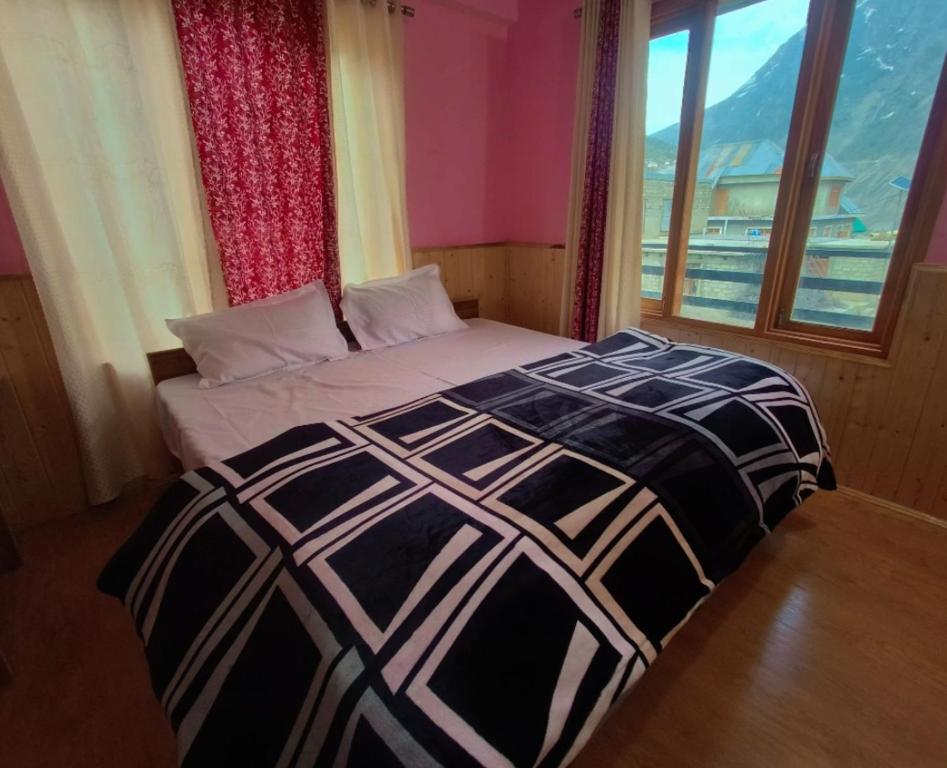Postel nebo postele na pokoji v ubytování Rupi Rani Home Stay