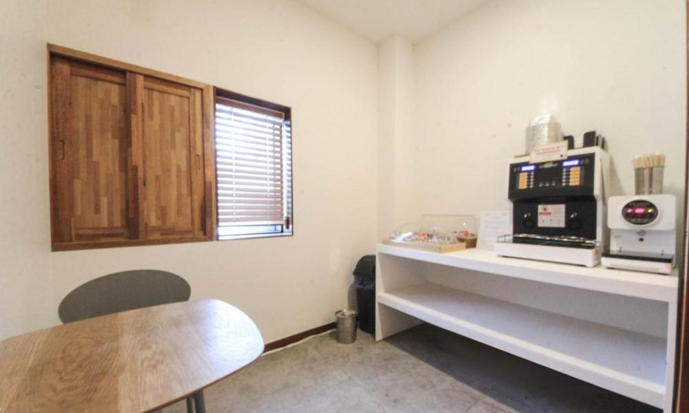 Příslušenství pro přípravu čaje a kávy v ubytování Anyang CNC Hotel