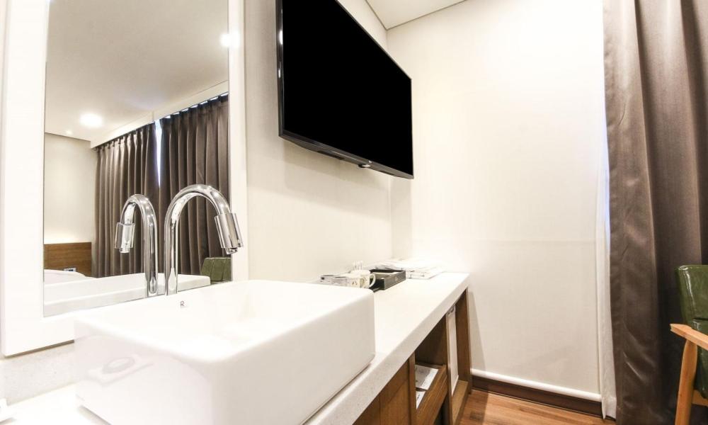 TV a/nebo společenská místnost v ubytování Anyang CNC Hotel