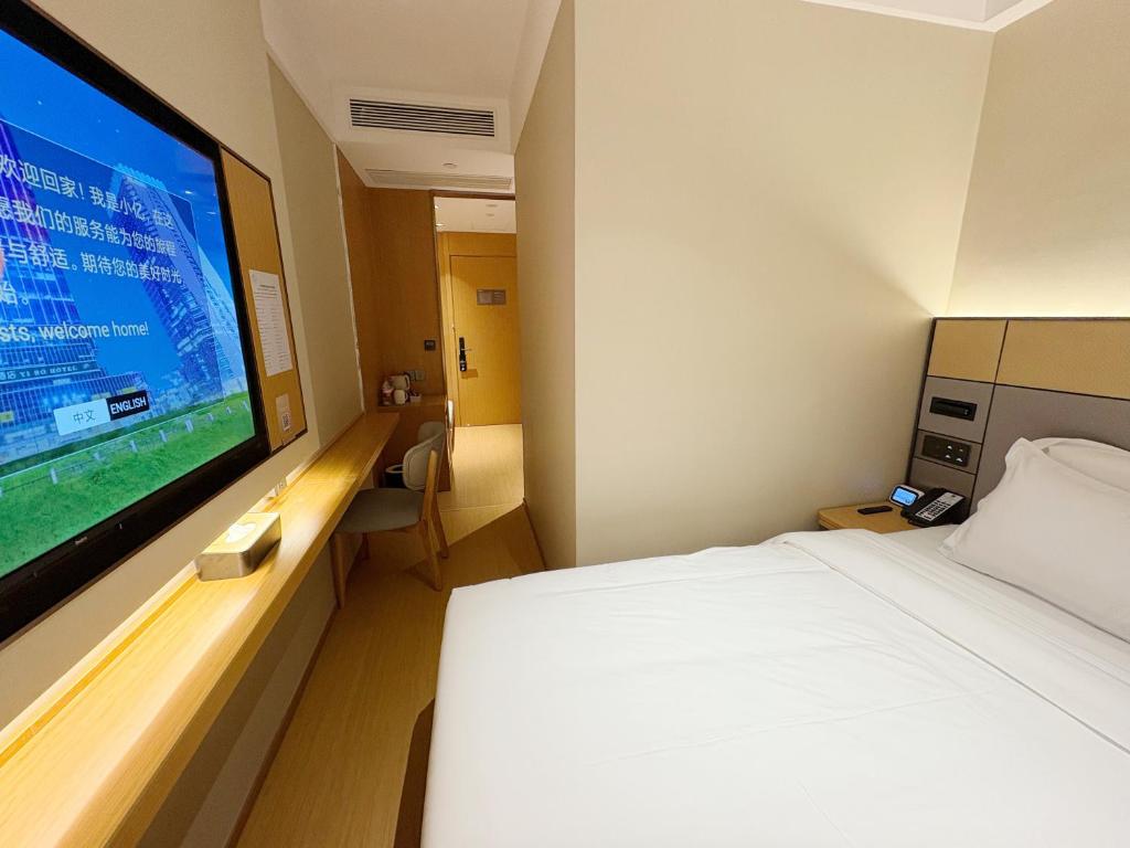TV a/nebo společenská místnost v ubytování Yibo Hotel - Pazhou Convention and Exhibition Center - Walking distance to Canton Fair