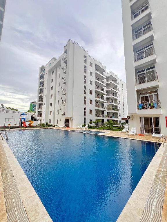 Bazén v ubytování AQUA GARDENS SEAVIEW LUXURY HOMESTAY NYALI Msa nebo v jeho okolí