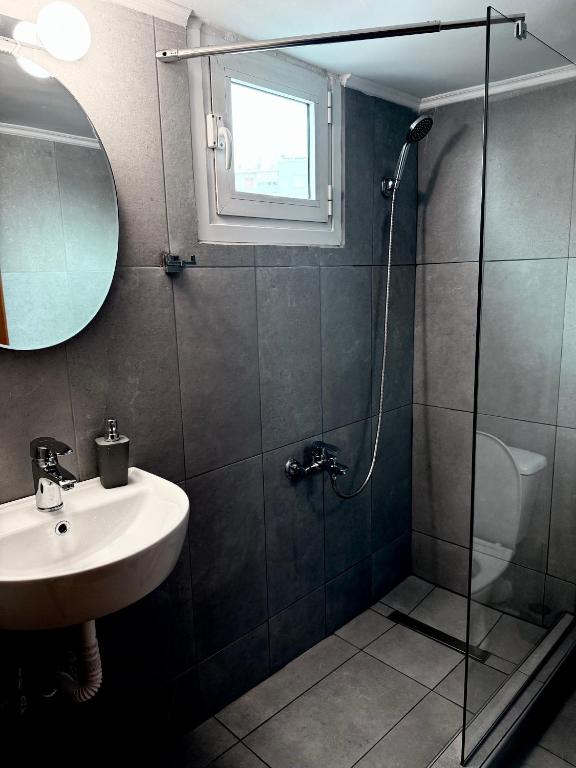 ESPERIA Drama HOTEL - Deluxe-Vierbettzimmer