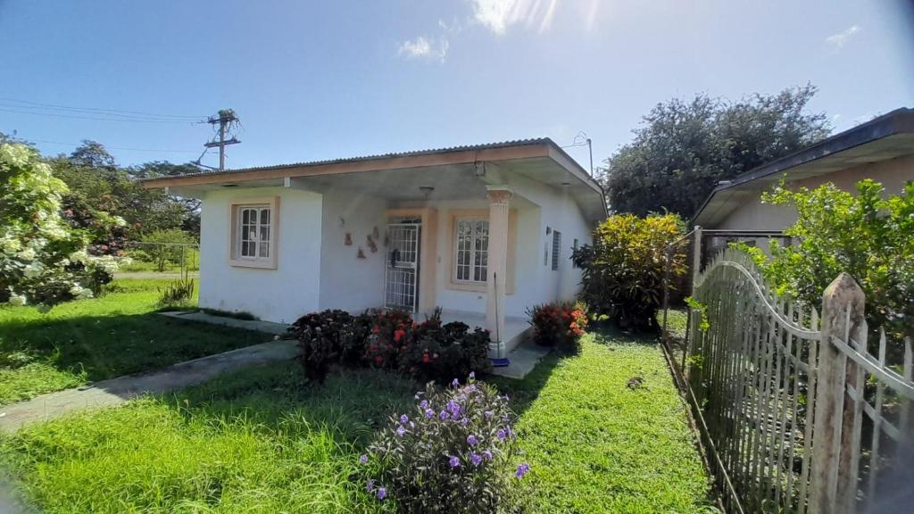 Aed väljaspool majutusasutust Casa Villa Edita