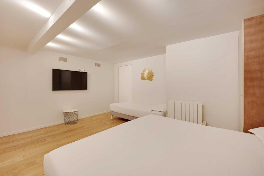 Televízia a/alebo spoločenská miestnosť v ubytovaní Spacious apartment - 4BR-15P - Sentier-Grand Rex