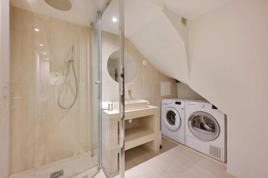 Kúpeľňa v ubytovaní Spacious apartment - 4BR-15P - Sentier-Grand Rex