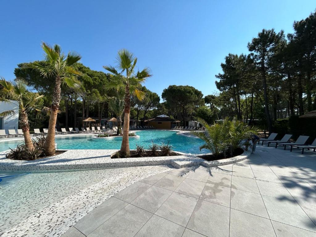 Bazén v ubytování Dune Prestige & Chalets nebo v jeho okolí