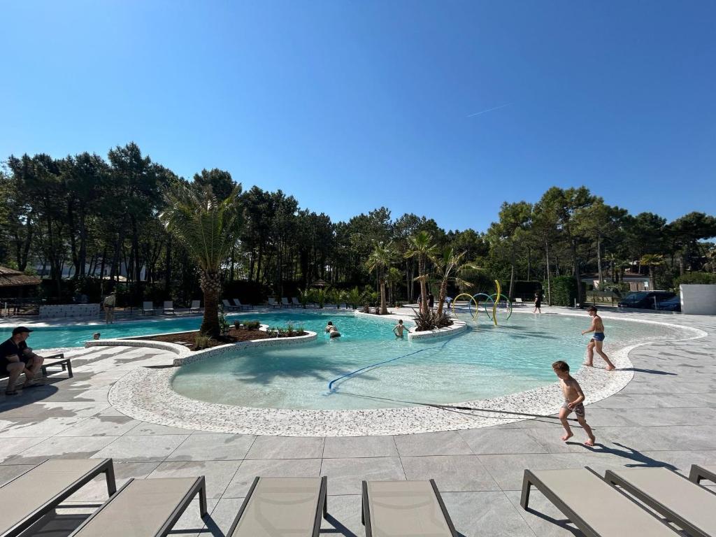 Bazén v ubytování Dune Prestige & Chalets nebo v jeho okolí