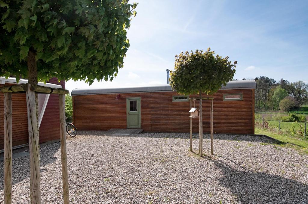 Aed väljaspool majutusasutust Tiny House Ria