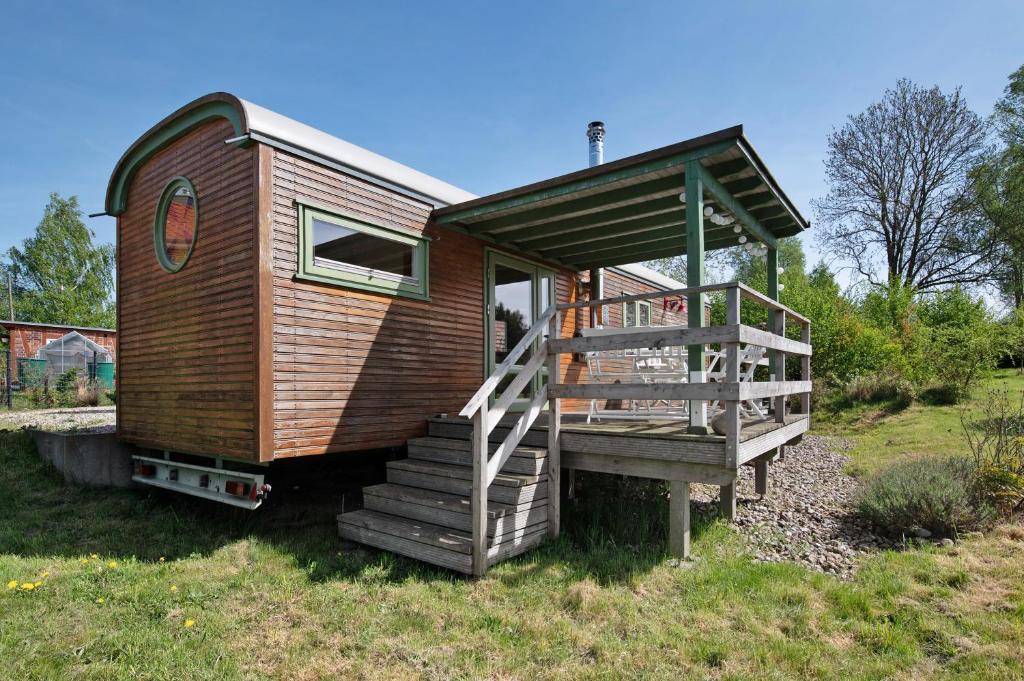 Aed väljaspool majutusasutust Tiny House Ria