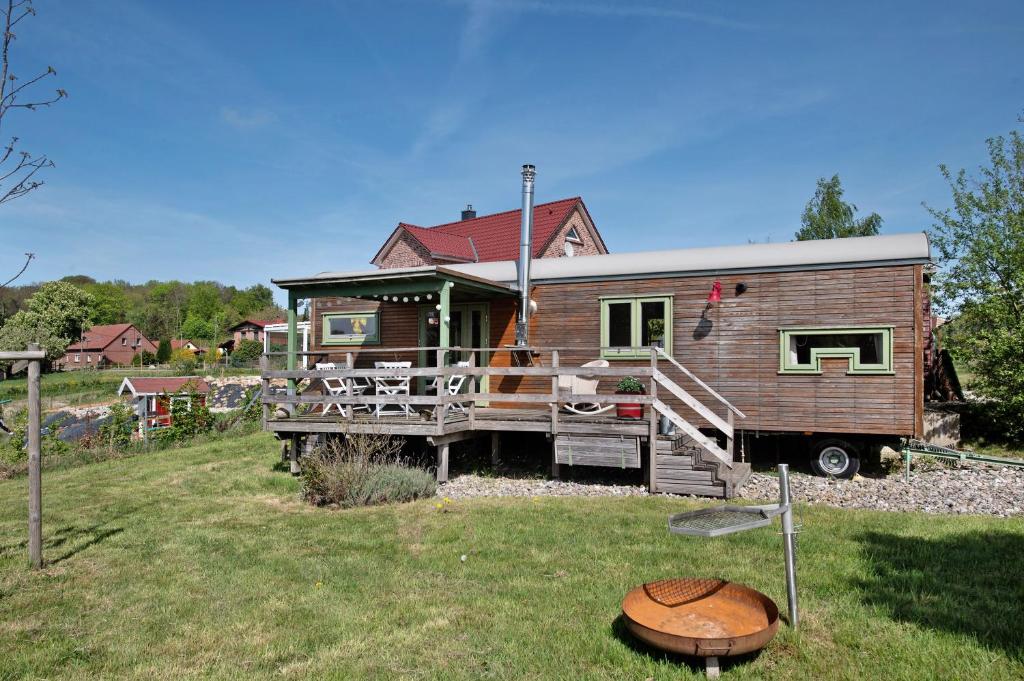Aed väljaspool majutusasutust Tiny House Ria