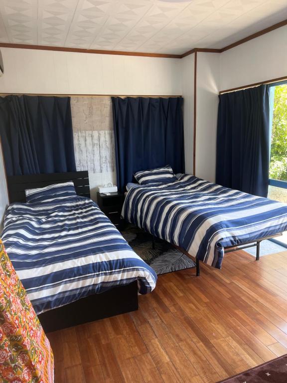 En eller flere senge i et værelse på ゲストイケヤ