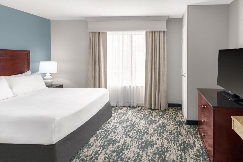 Embassy Suites Fort Myers - Estero photo