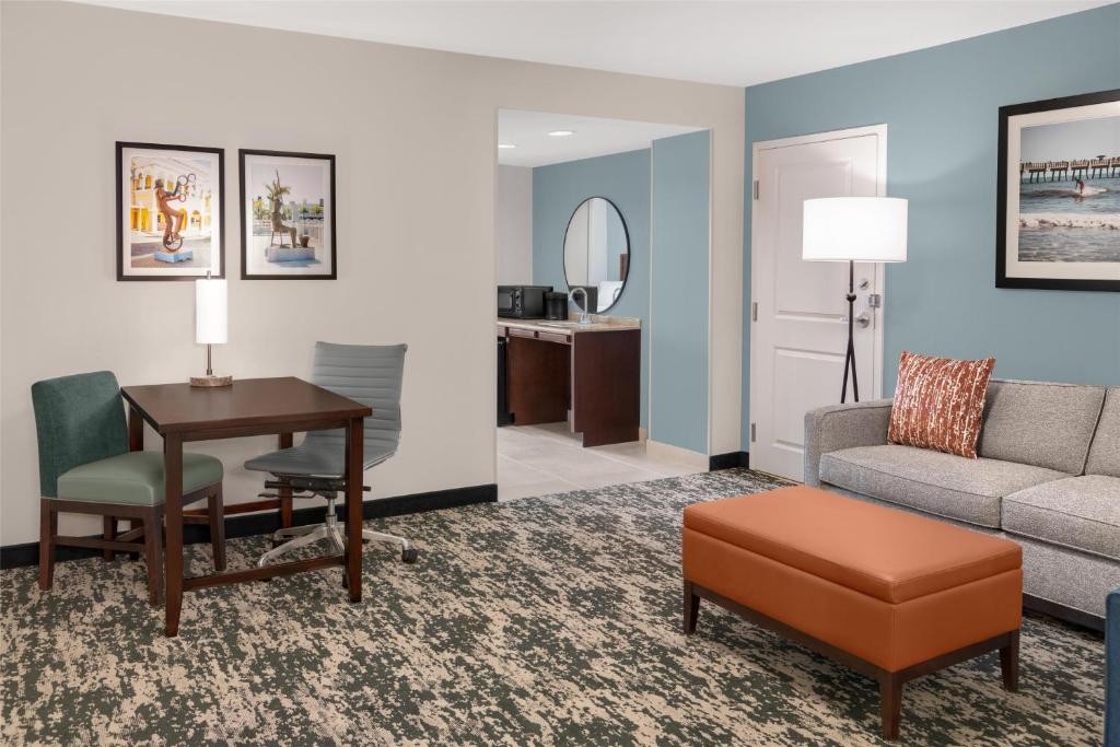 Embassy Suites Fort Myers - Estero photo