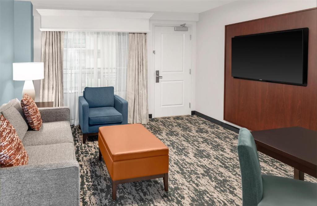 Embassy Suites Fort Myers - Estero photo