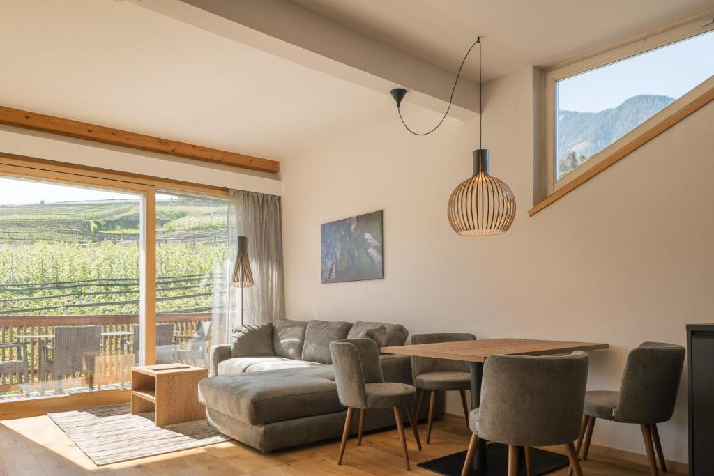 Nespecifikovaný výhled na hory nebo výhled na hory při pohledu z hotelu