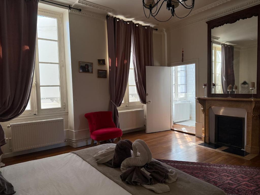 Postel nebo postele na pokoji v ubytování Maison des 7 lieux