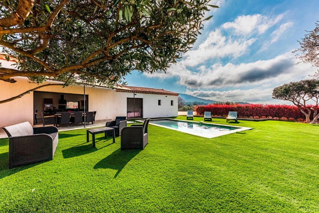 En have udenfor Maison Sanchez - Maison Climatisée avec Piscine