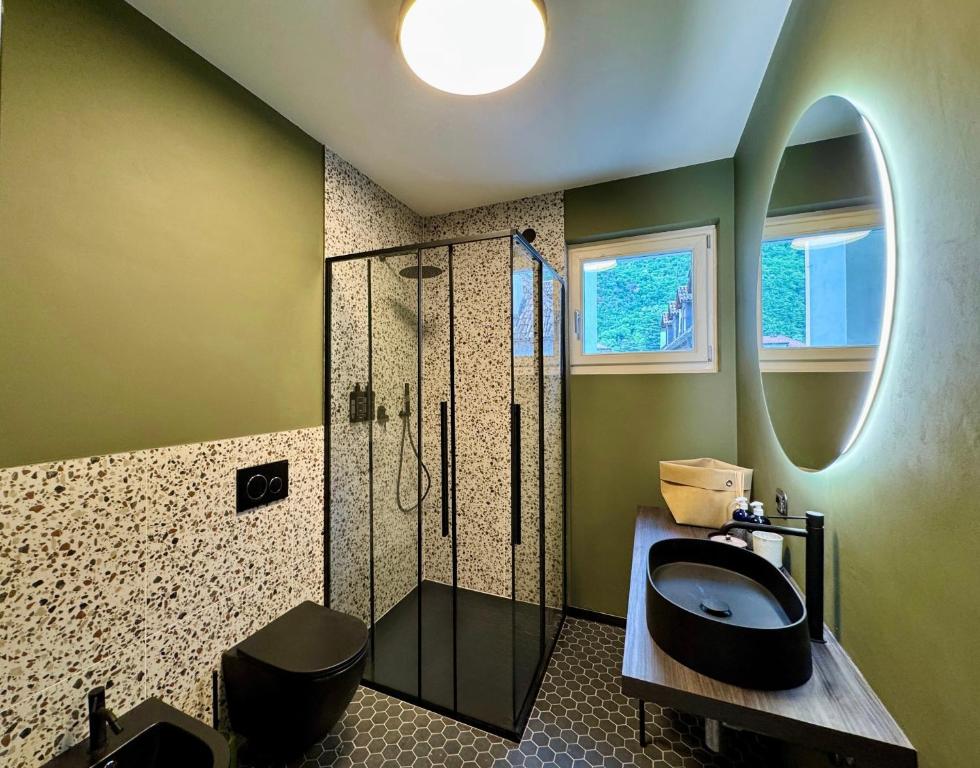 a bathroom with a sink and a shower at VILLAREJA - Stilvolle ruhige Boutique-Suite mit Terrasse, Designbad und Altstadtblick im Herzen von Bozen in Bolzano