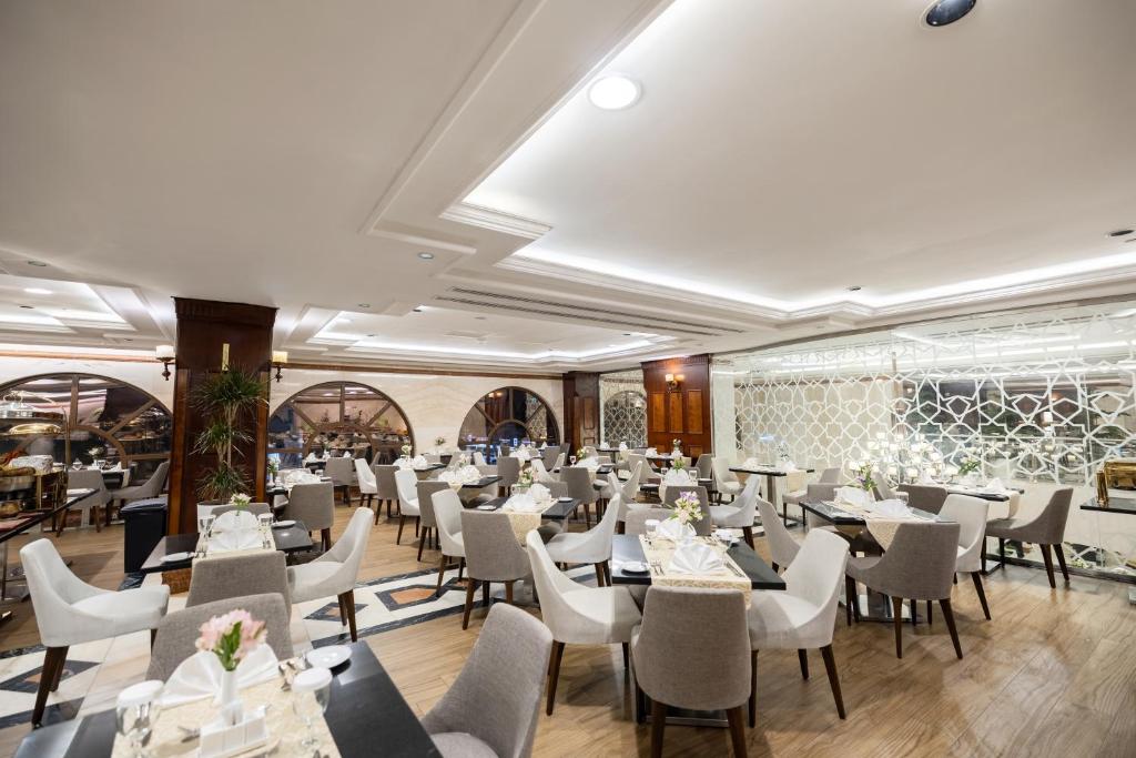 Restaurace v ubytování Emaar Royal Hotel