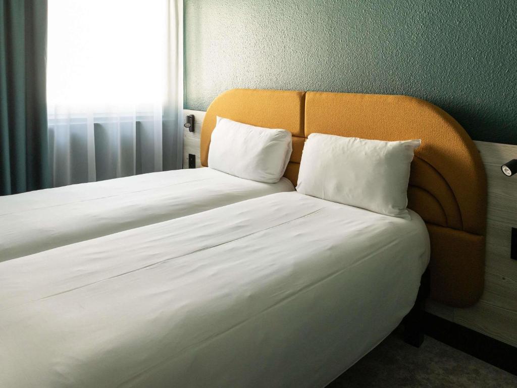 Postel nebo postele na pokoji v ubytování ibis Styles Brugge Centrum