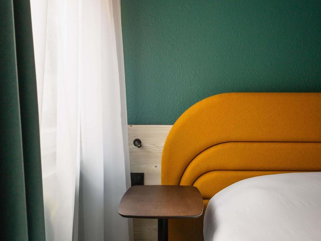 Postel nebo postele na pokoji v ubytování ibis Styles Brugge Centrum
