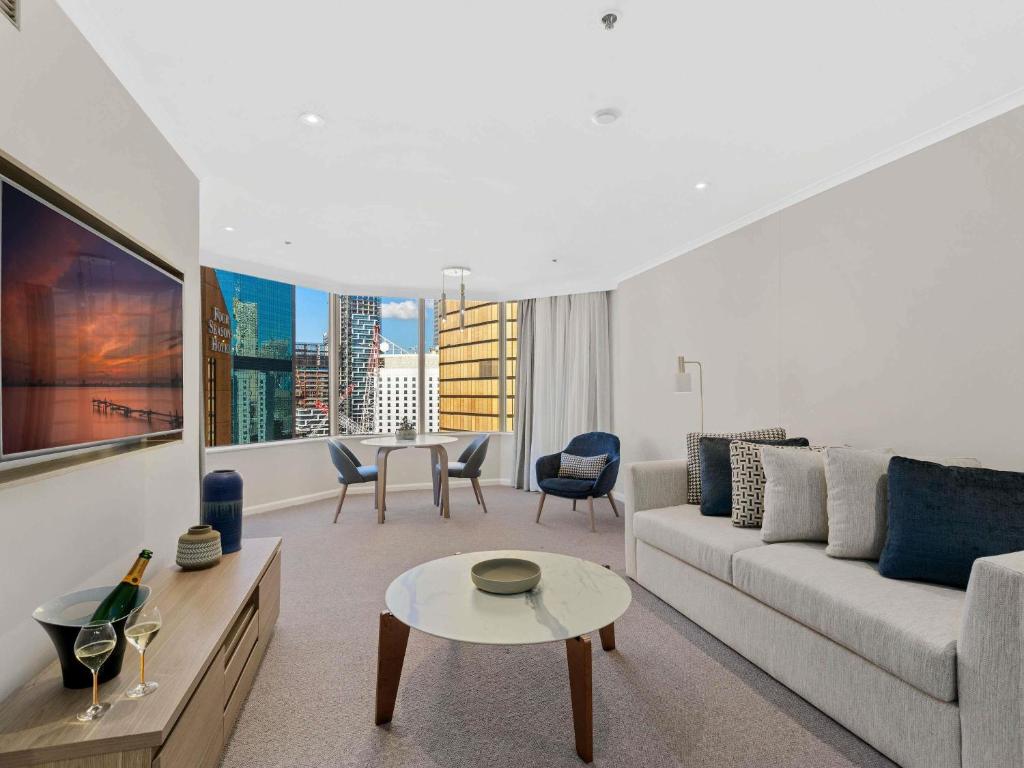 Posezení v ubytování The Sebel Quay West Suites Sydney
