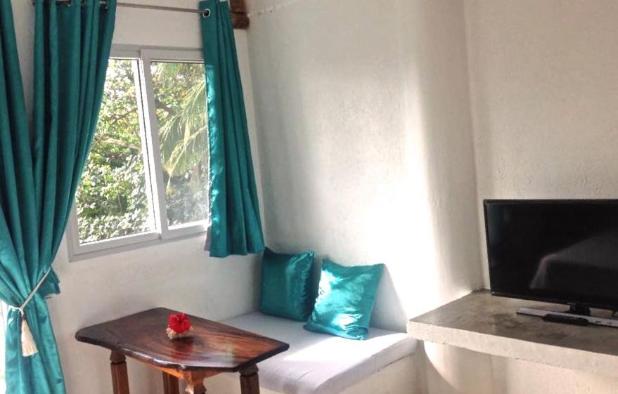 TV a/nebo společenská místnost v ubytování Lanterna Hotel Boracay