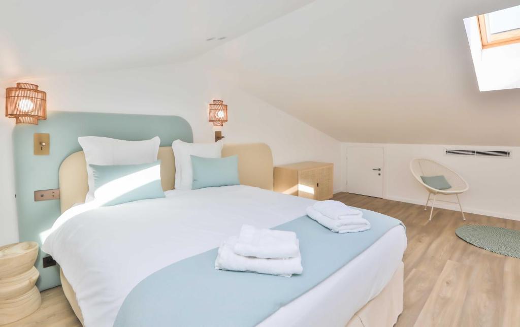 Łóżko lub łóżka w pokoju w obiekcie Nice 2 bed flat - Hyper centre St Tropez
