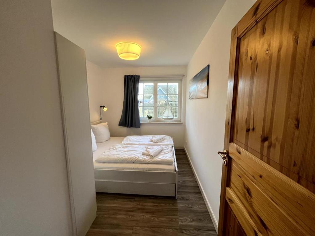 Postel nebo postele na pokoji v ubytování Ferienhaus Fiete in Wieck