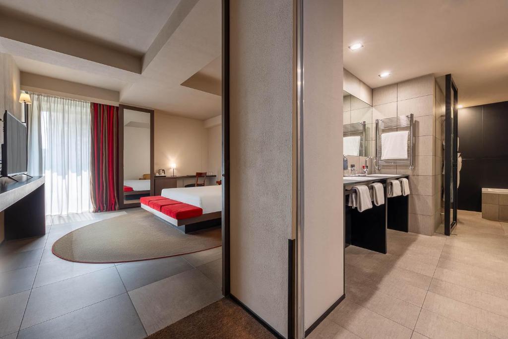 Postel nebo postele na pokoji v ubytování iH Hotels Milano Ambasciatori