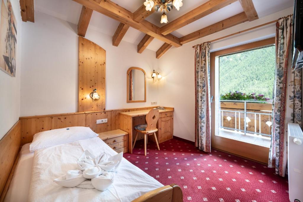 Postel nebo postele na pokoji v ubytování Hotel Kaserhof