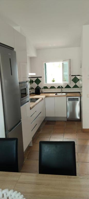 Kuchyň nebo kuchyňský kout v ubytování toni's apartament Menorca