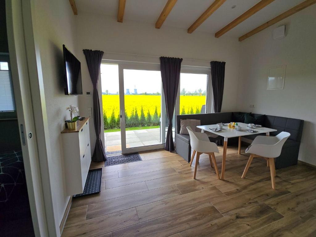 a living room with a table and chairs and a dining room at Ferienwohnung dolce casa in Aislingen