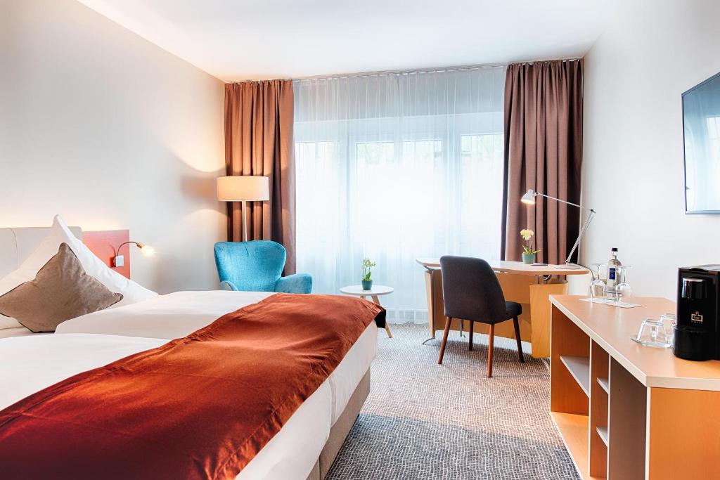 Postel nebo postele na pokoji v ubytování Welcome Hotel Marburg