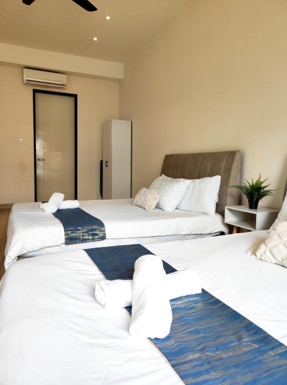 Postel nebo postele na pokoji v ubytování Cyberjaya Puchong JWJ Pool Villa