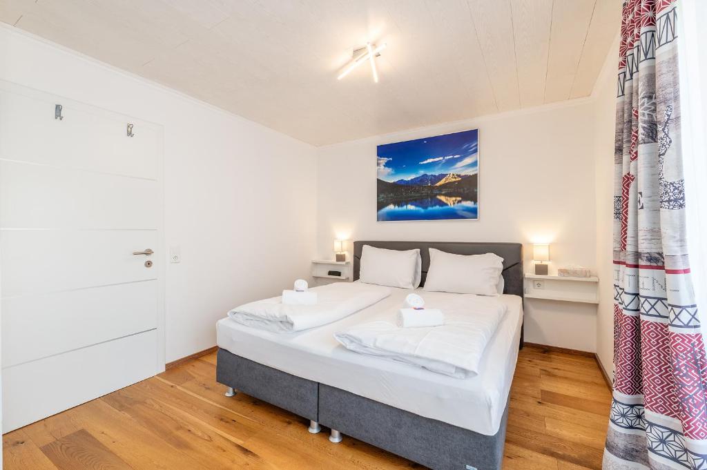 Postel nebo postele na pokoji v ubytování StoderGarden Apartment - by myNests