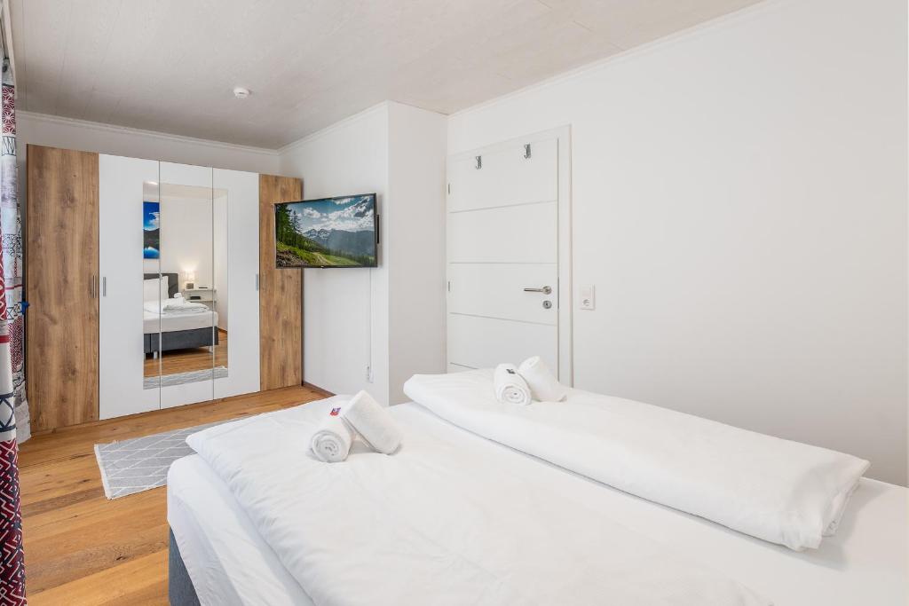 Postel nebo postele na pokoji v ubytování StoderGarden Apartment - by myNests