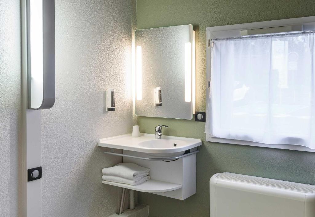 B&B HOTEL Toulouse Cité de l'Espace Hurel - Resim 7