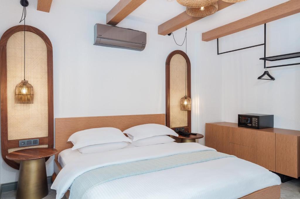 Postel nebo postele na pokoji v ubytování Lupia Suites