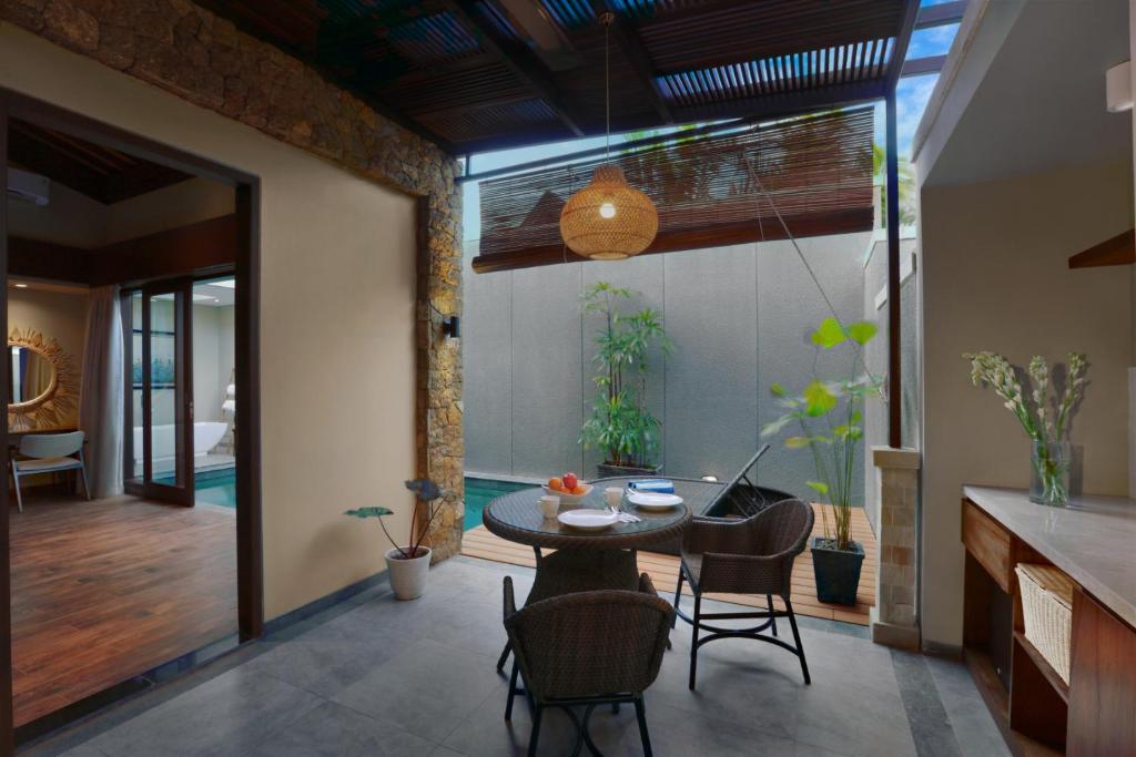 Posezení v ubytování Kamuela Villa Lagoi Bay Bintan